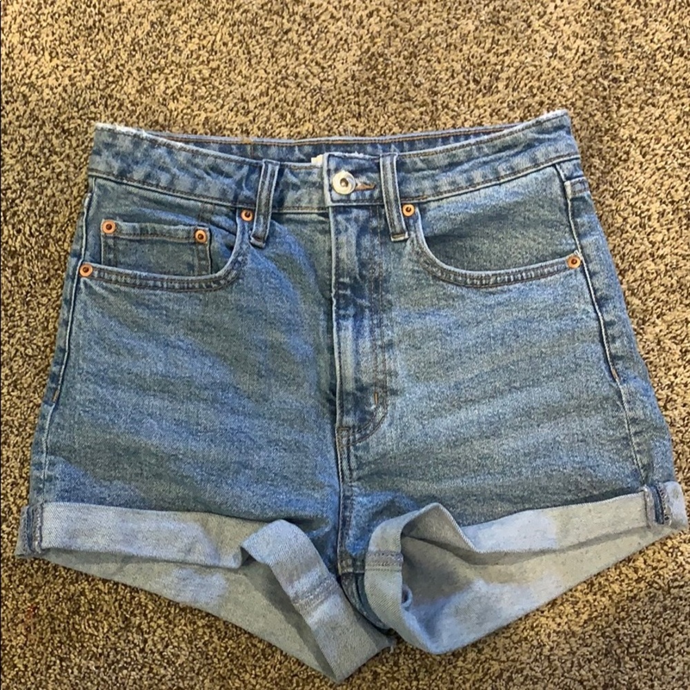 h&m high waisted jean shorts-light wash